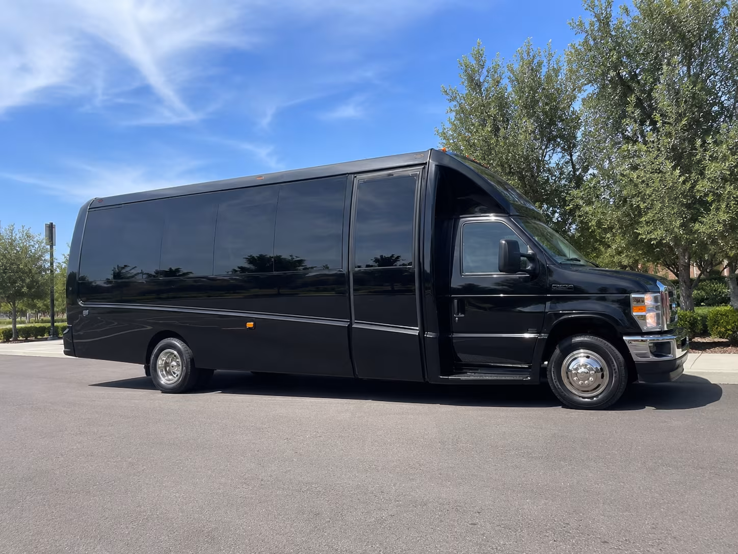 shuttle buses for bands performers and group near waltham