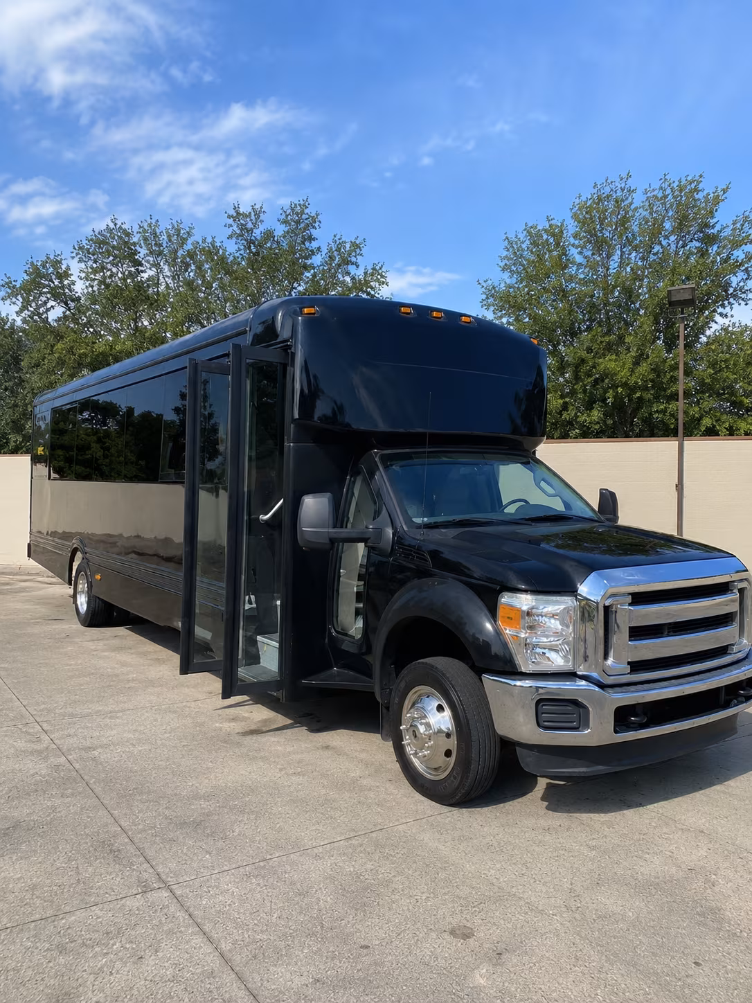 waltham 20 passenger party bus